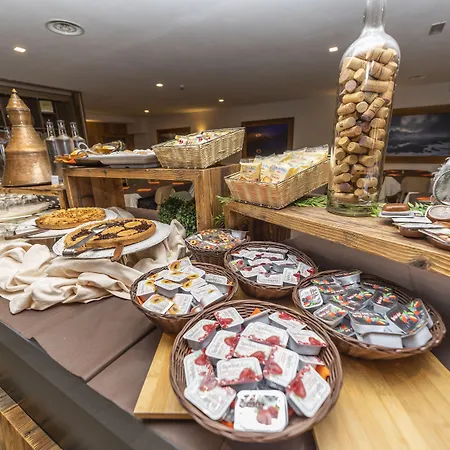 Petit Palais Hotel 3*