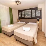 Hotel Petit Palais 3*