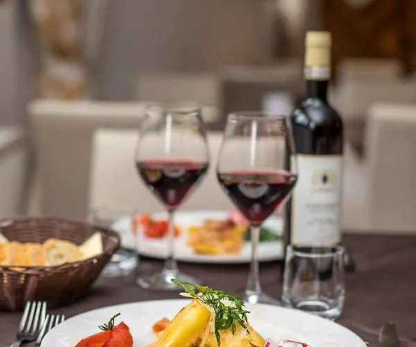 מלון Petit Palais ברויל-קרוויניה