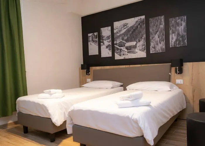 מלון Petit Palais 3*